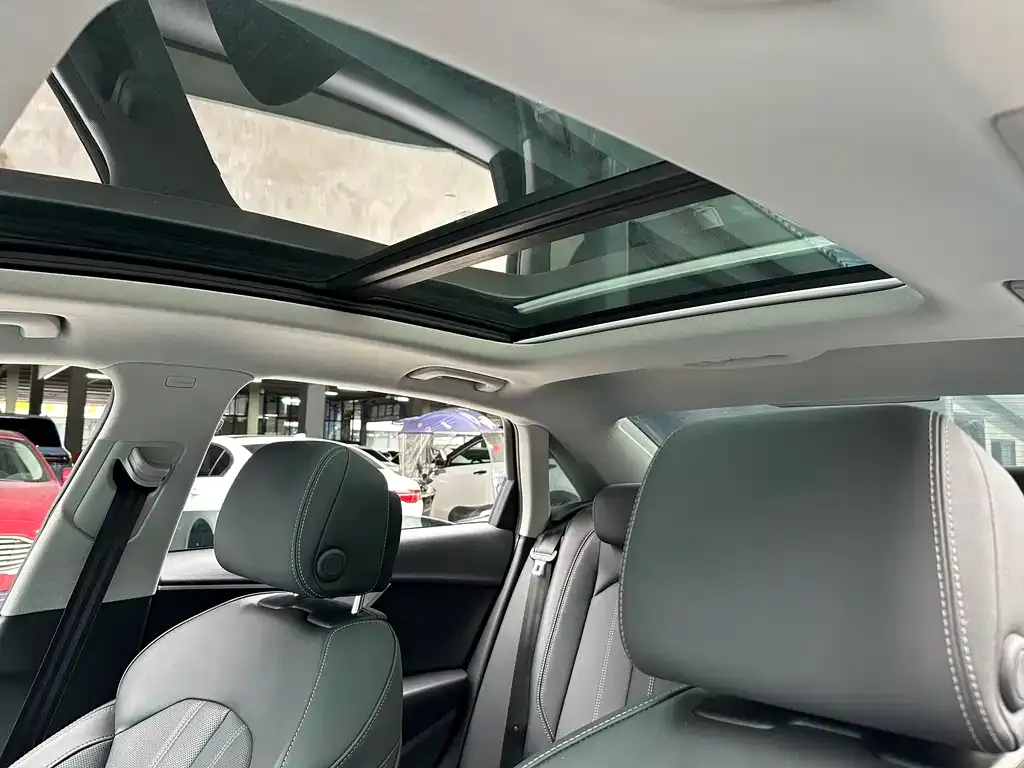 Audi A4L 2022 из CN, фото 2