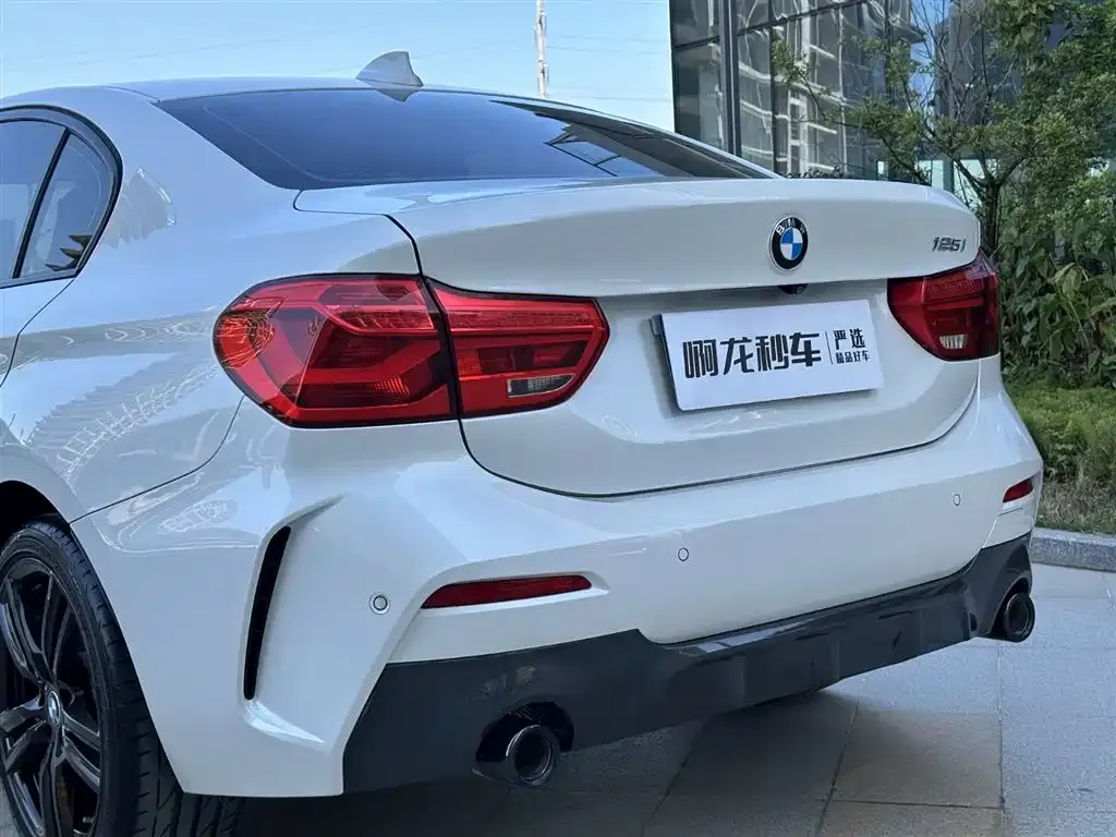 BMW 1 Series 2021 из CN, фото 9