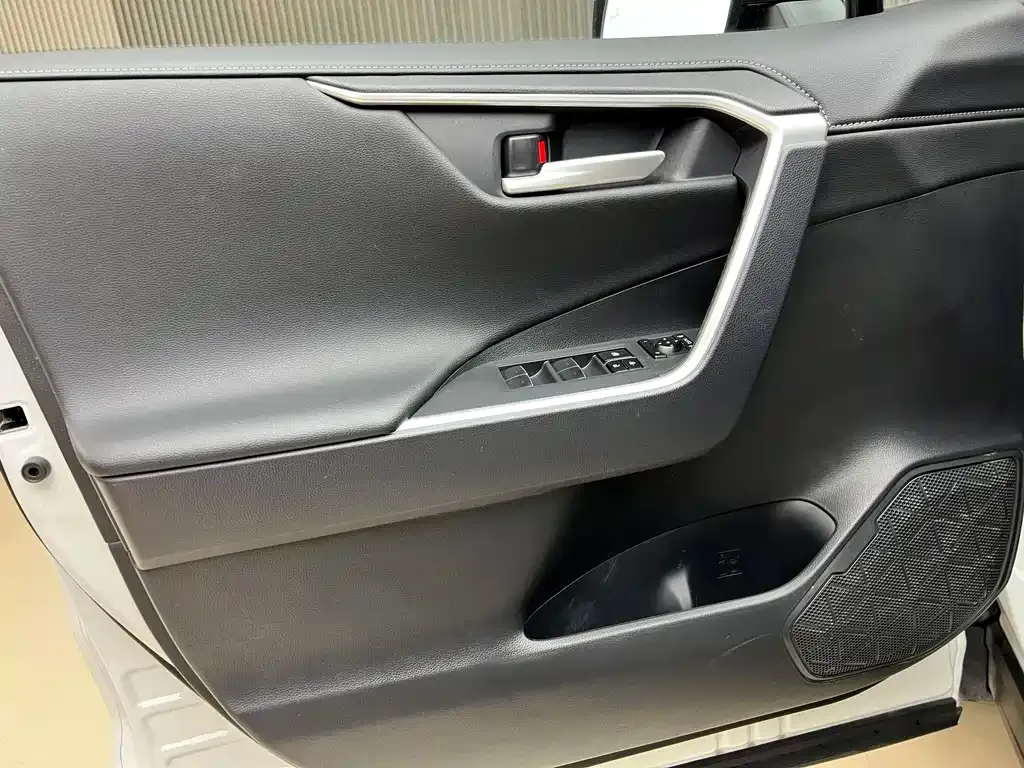 Toyota Wildlander 2023 из CN, фото 2