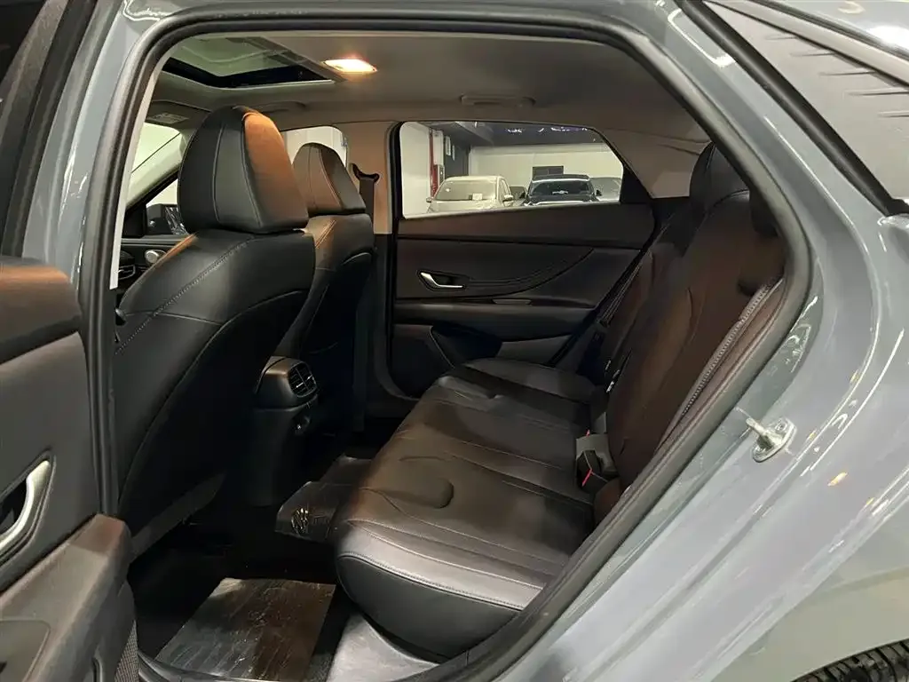 Hyundai Elantra 2022 из CN, фото 4
