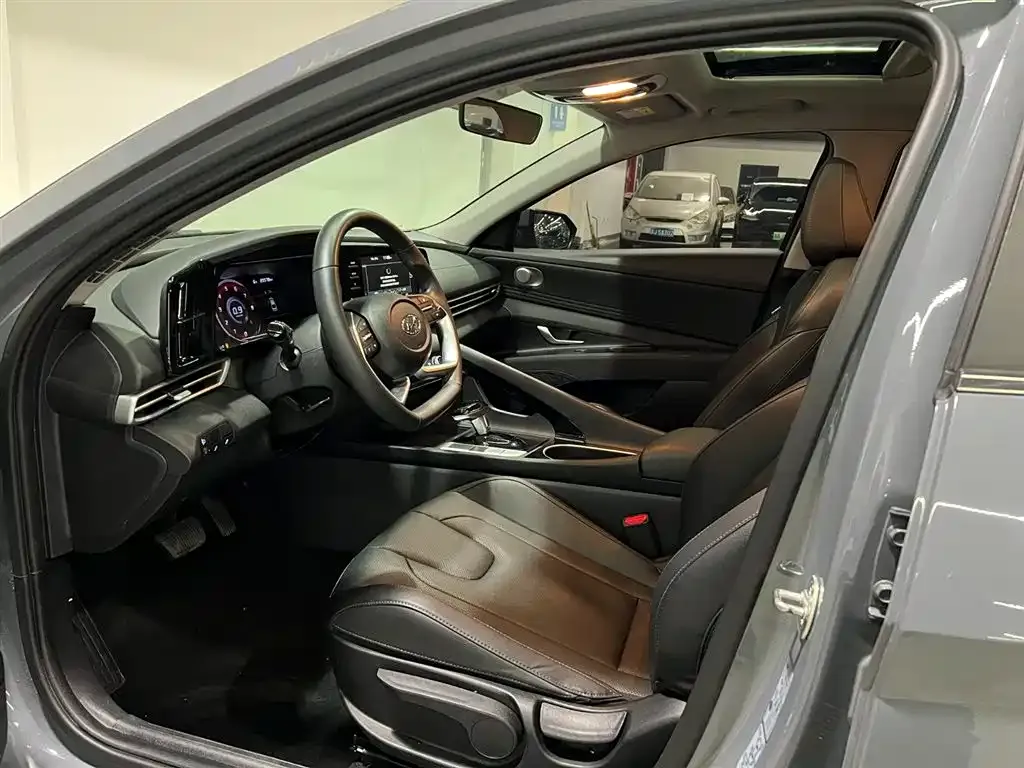 Hyundai Elantra 2022 из CN, фото 3
