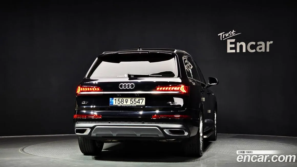 Audi Q7 2021 из KR, фото 5