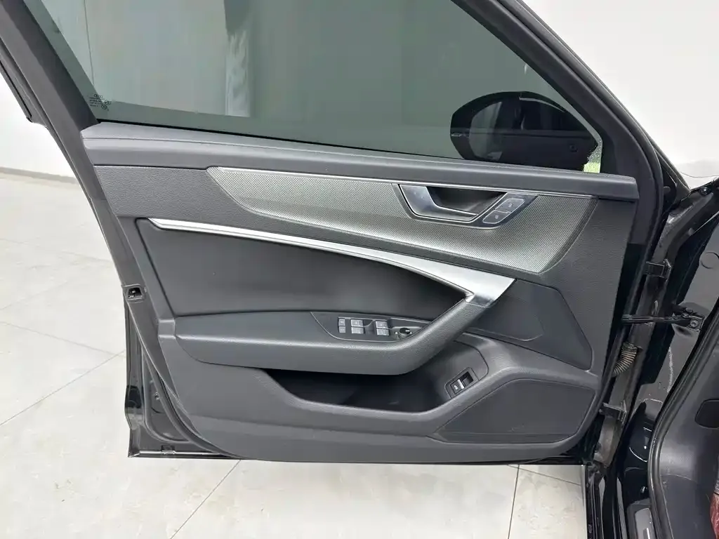 Audi A6L 2024 из CN, фото 8