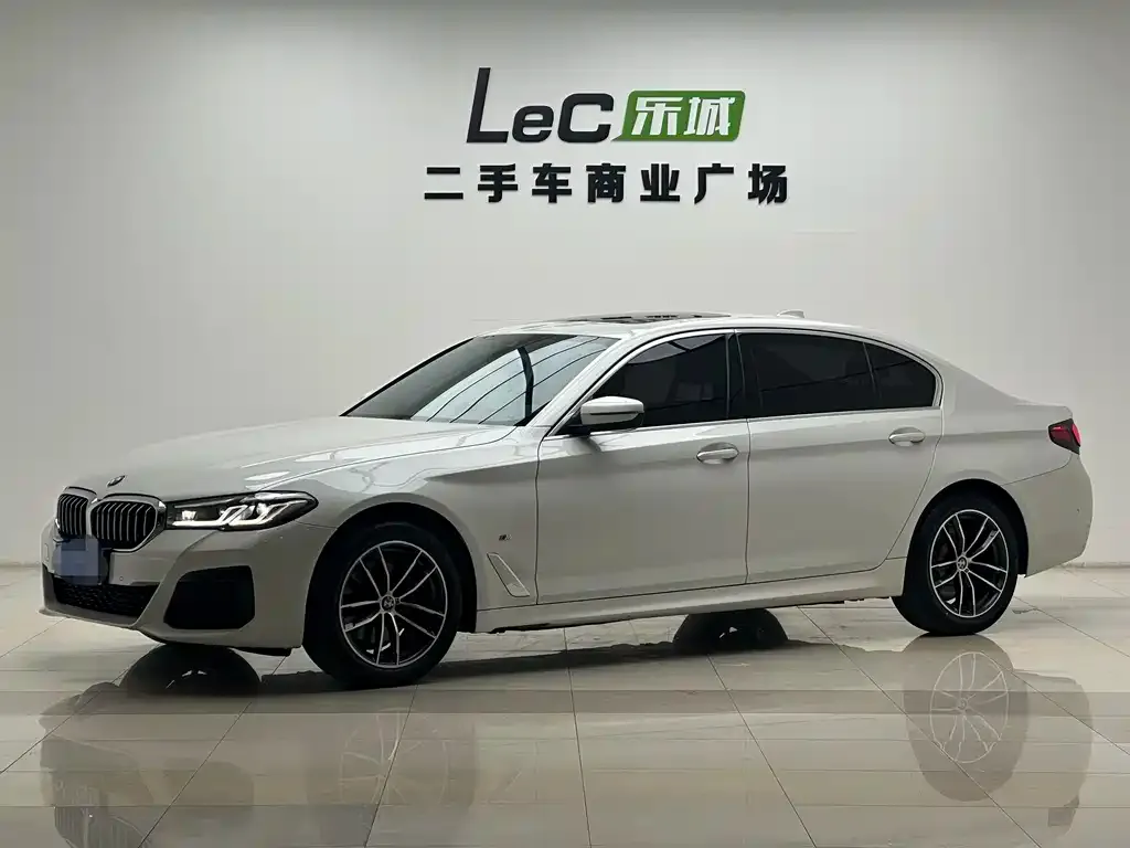 BMW 5 Series — фото 1