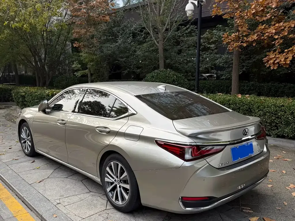 Lexus ES — фото 8