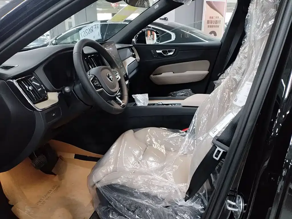 Volvo XC60 2025 из CN, фото 3