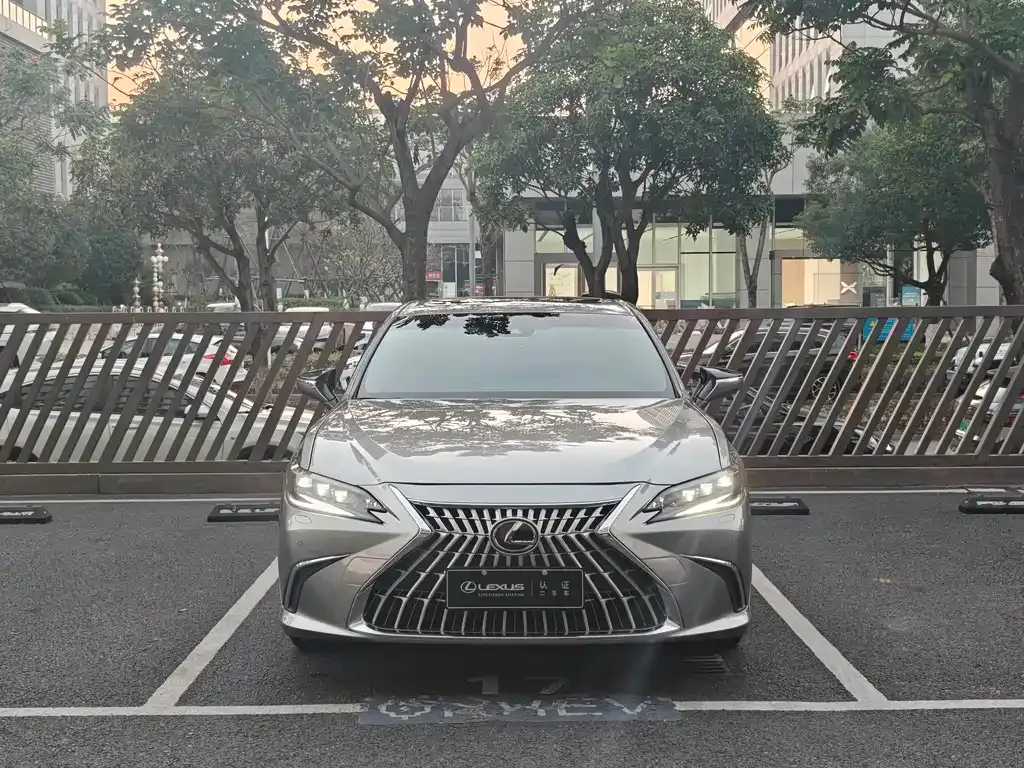 Lexus ES — фото 10