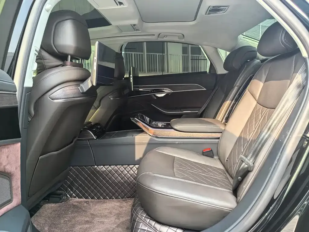 Audi A8 2024 из CN, фото 5