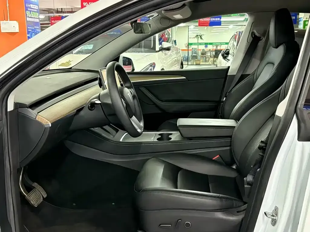 Tesla Model Y — фото 3