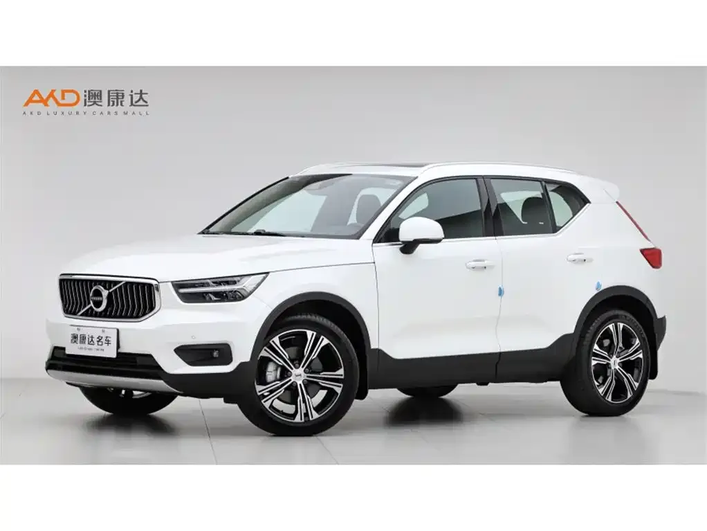 Volvo XC40 — фото 1