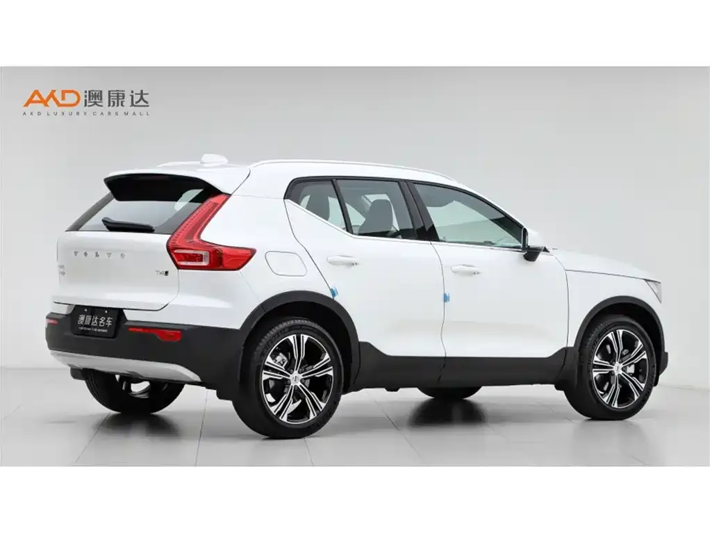 Volvo XC40 — фото 6