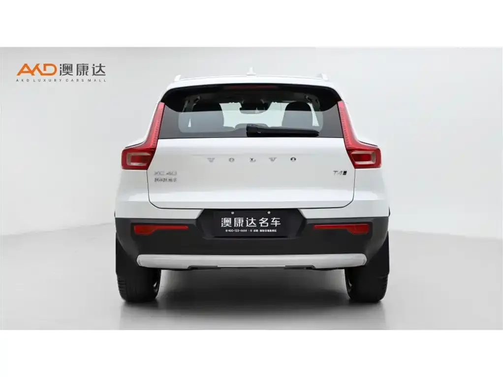Volvo XC40 — фото 9
