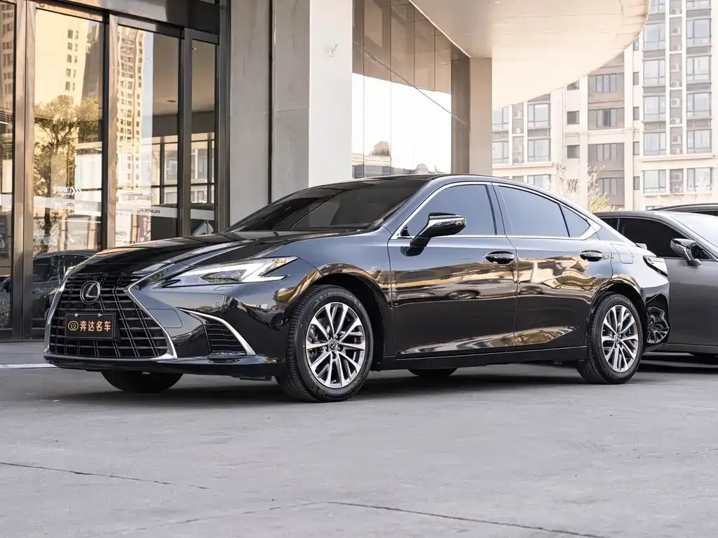 Lexus ES — фото 1