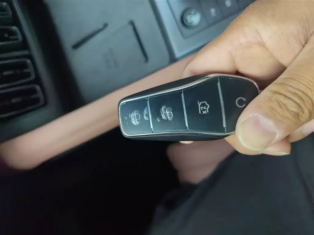 BYD L EV 2025 из CN, фото 9