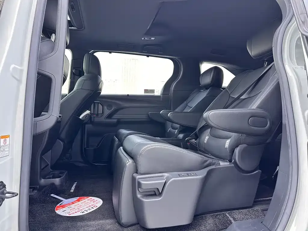 Toyota Sienna 2023 из CN, фото 10