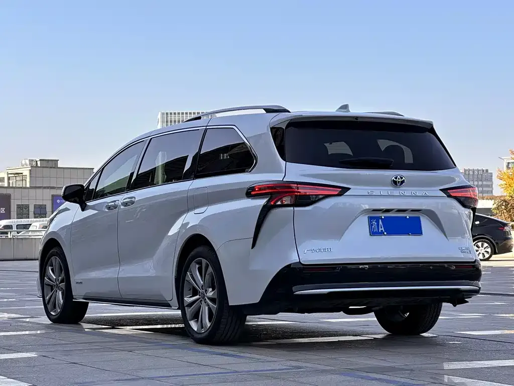Toyota Sienna 2023 из CN, фото 4