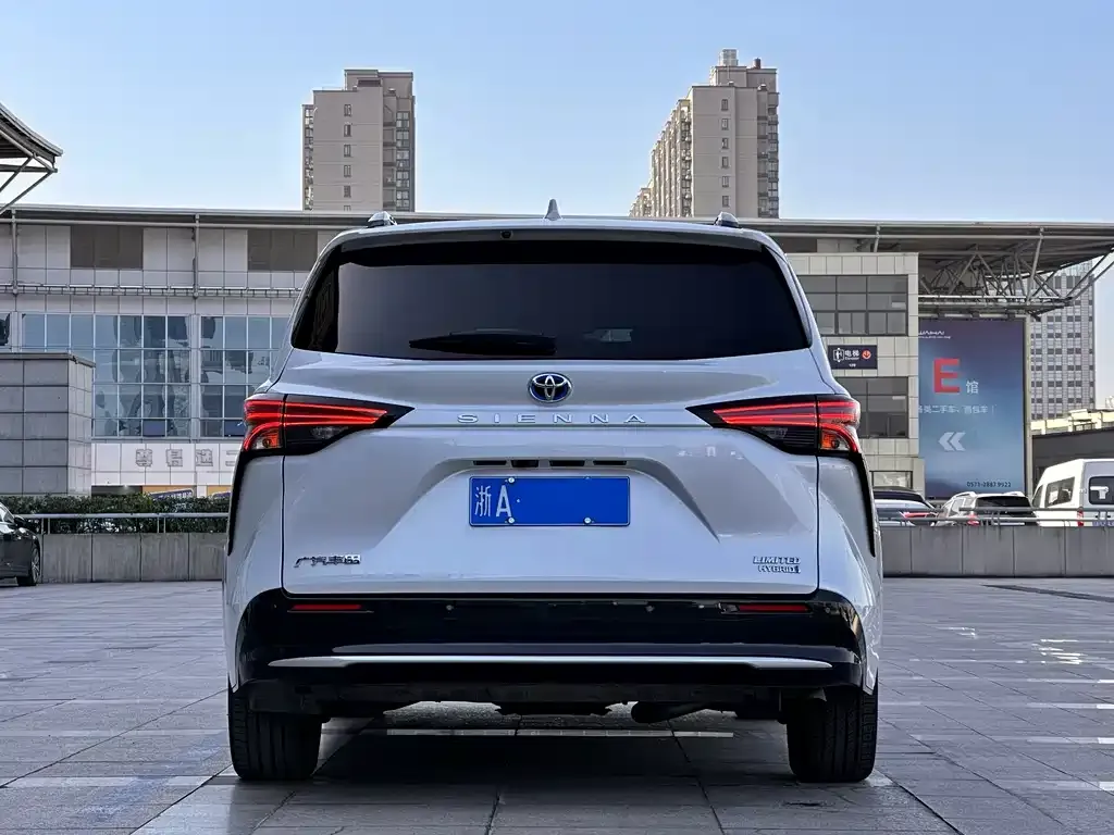 Toyota Sienna 2023 из CN, фото 5