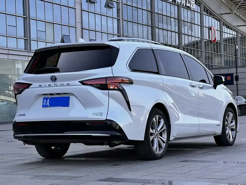 Toyota Sienna 2023 из CN, фото 6