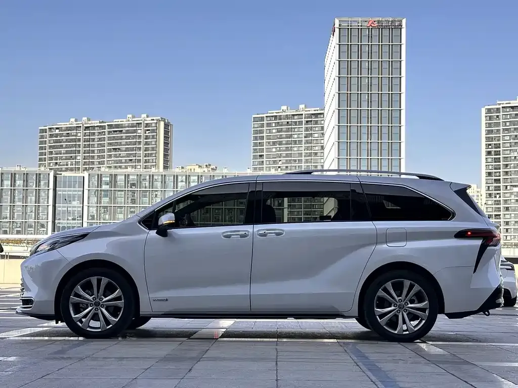 Toyota Sienna 2023 из CN, фото 7