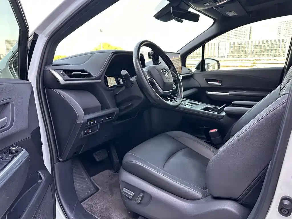 Toyota Sienna 2023 из CN, фото 8