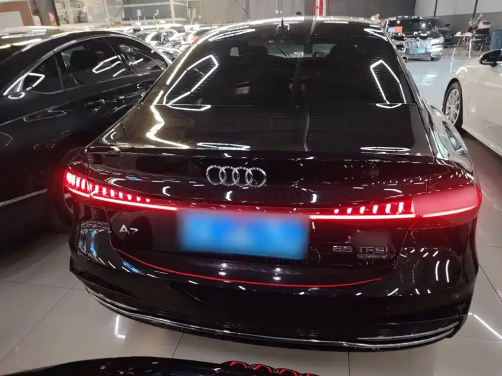 Audi A7L — фото 8