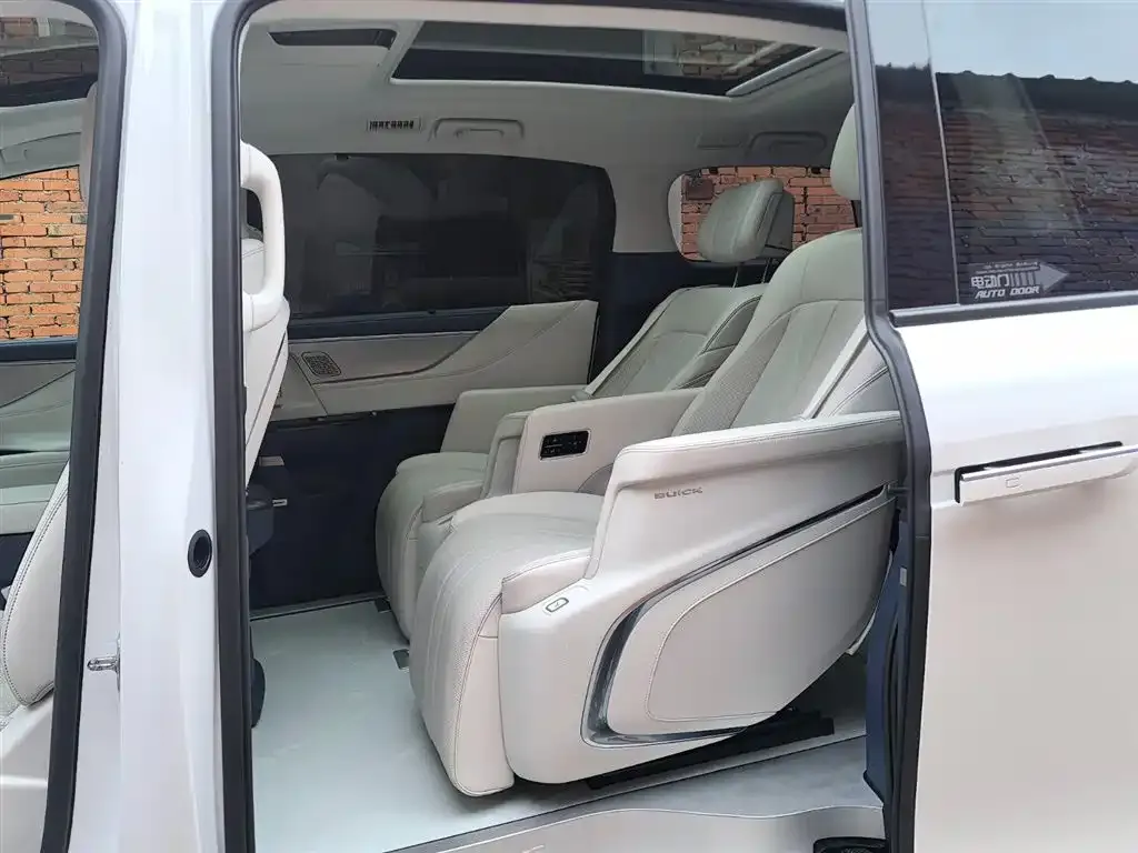 Buick GL8 Hybrid — фото 9