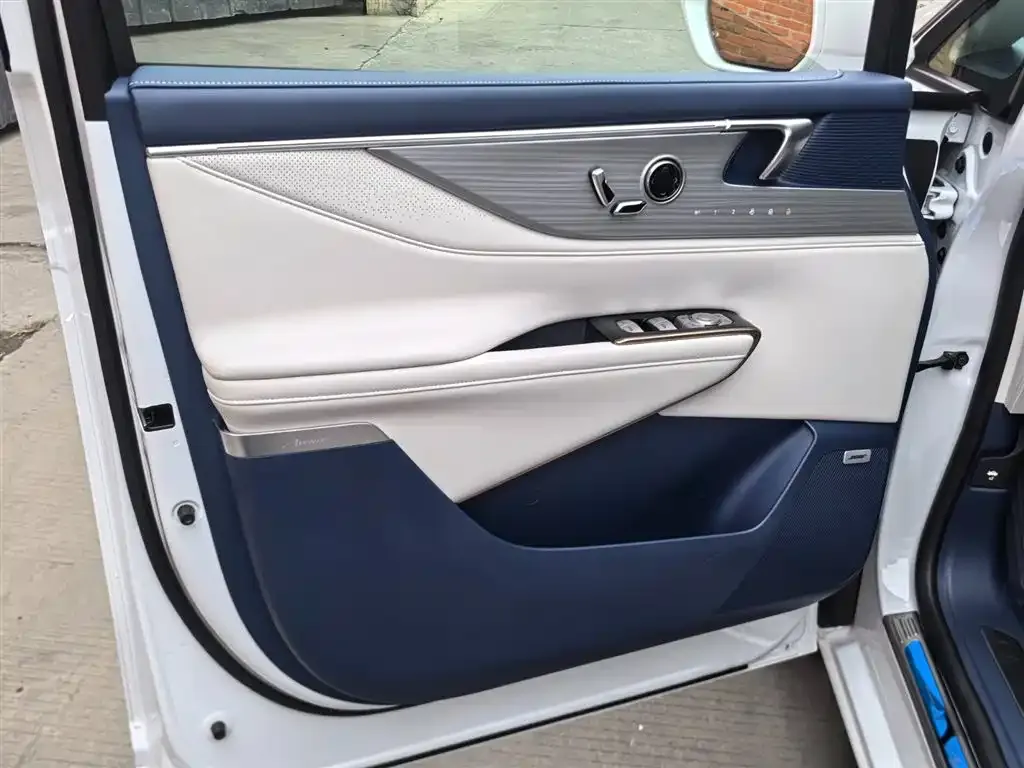 Buick GL8 Hybrid — фото 10