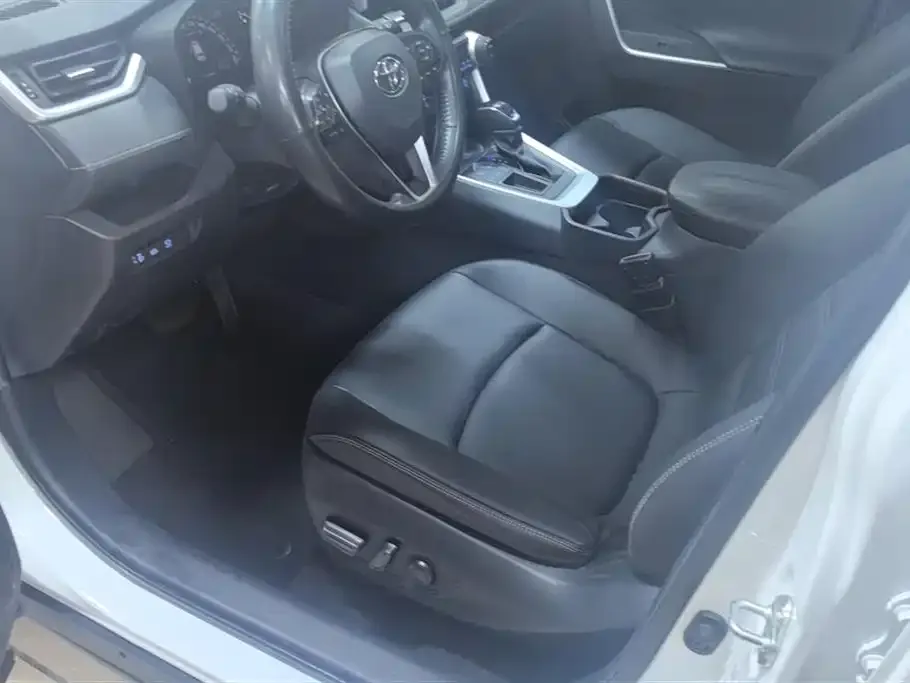 Toyota RAV4 2022 из CN, фото 2
