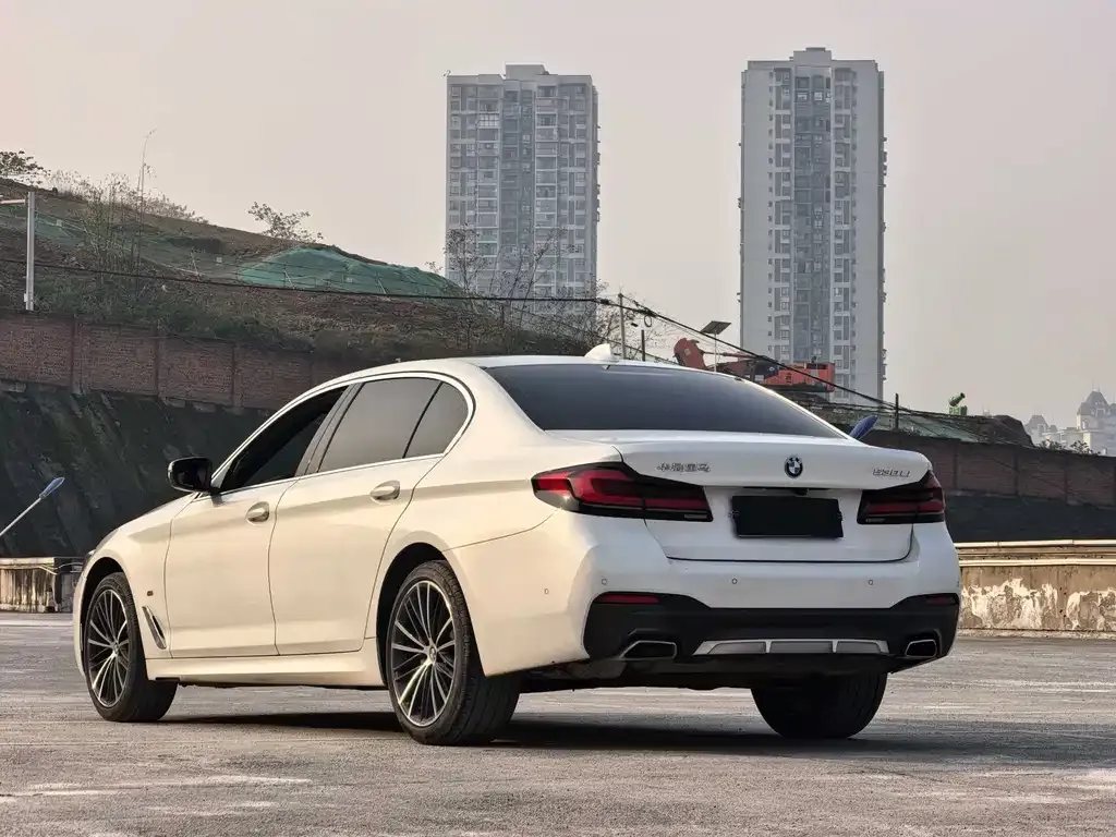 BMW 5 Series — фото 6