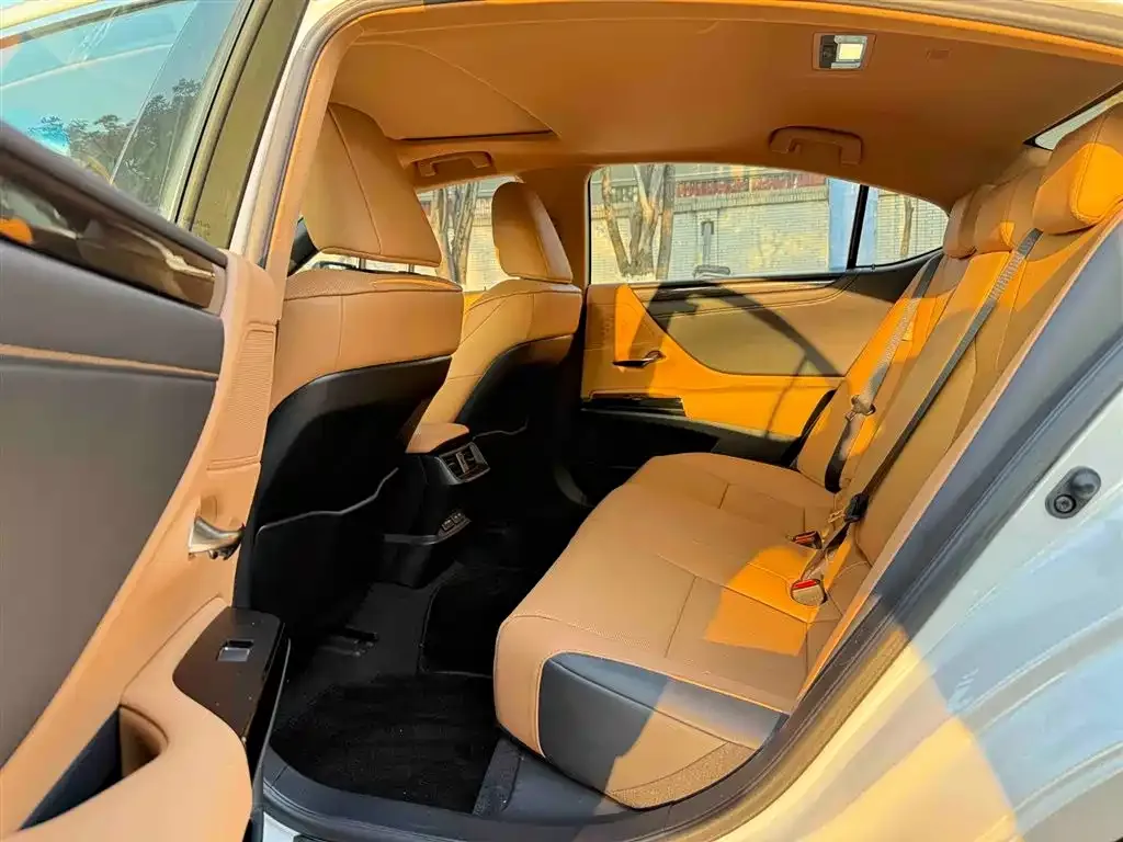 Lexus ES 2024 из CN, фото 2