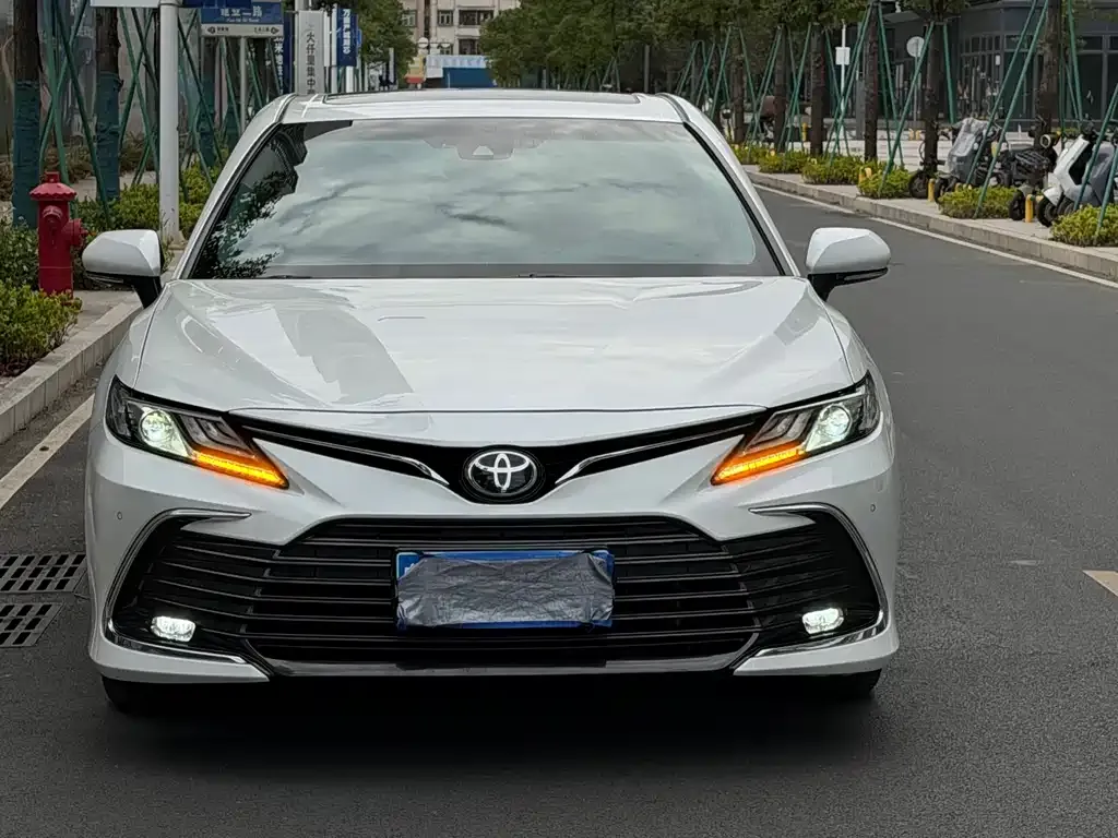 Toyota Camry 2022 из CN, фото 2