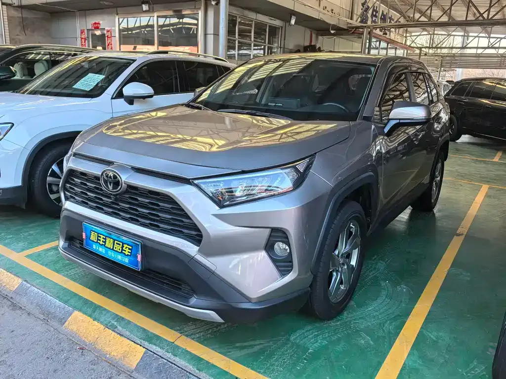 Toyota RAV4 2022 из CN, фото 1