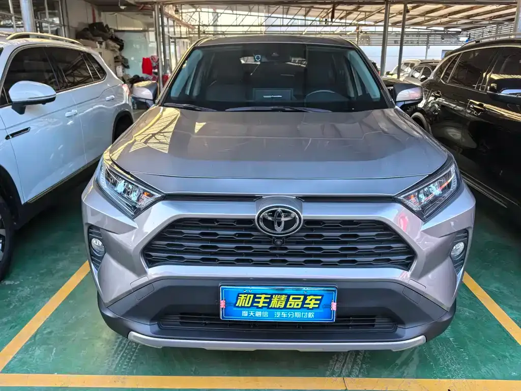 Toyota RAV4 2022 из CN, фото 2