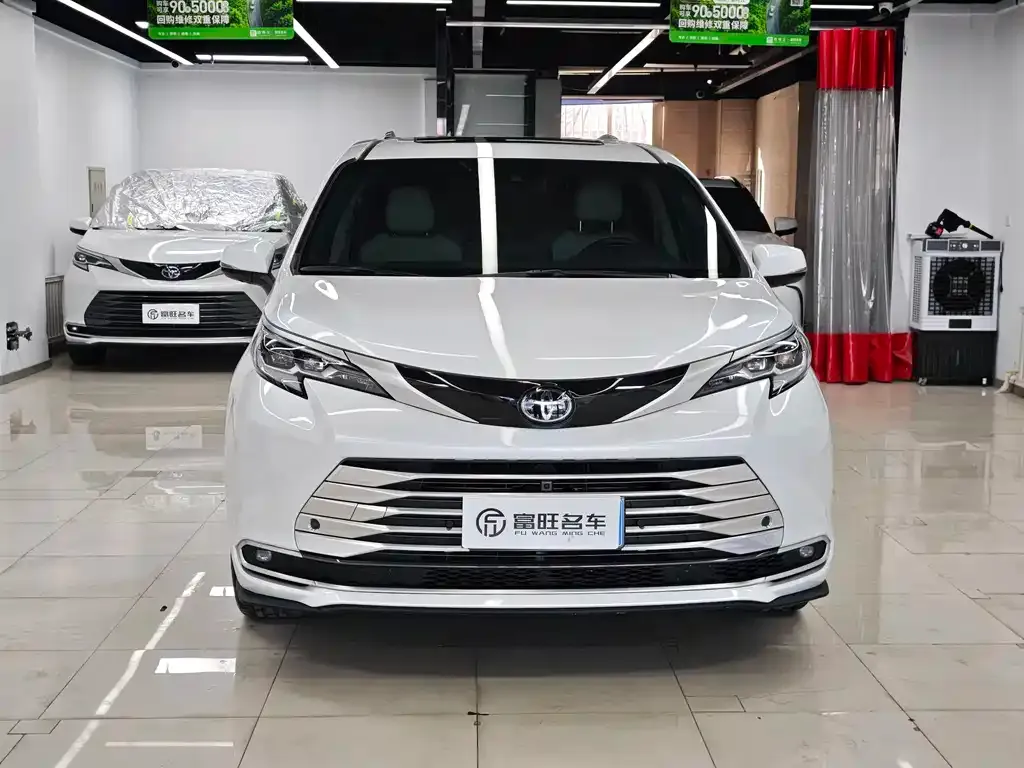 Toyota Sienna 2024 из CN, фото 2
