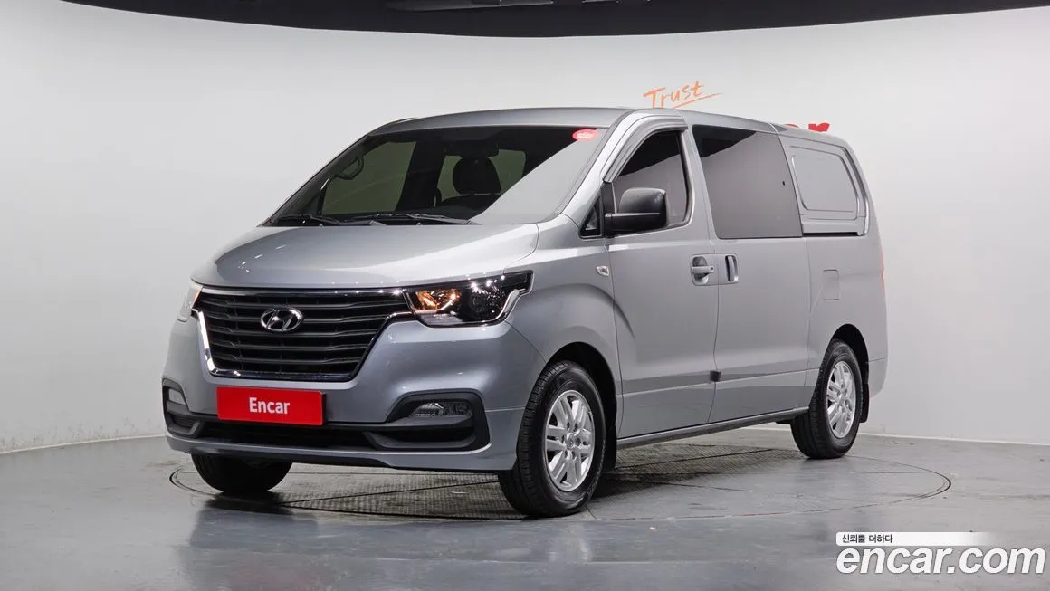 Hyundai Starex — фото 1