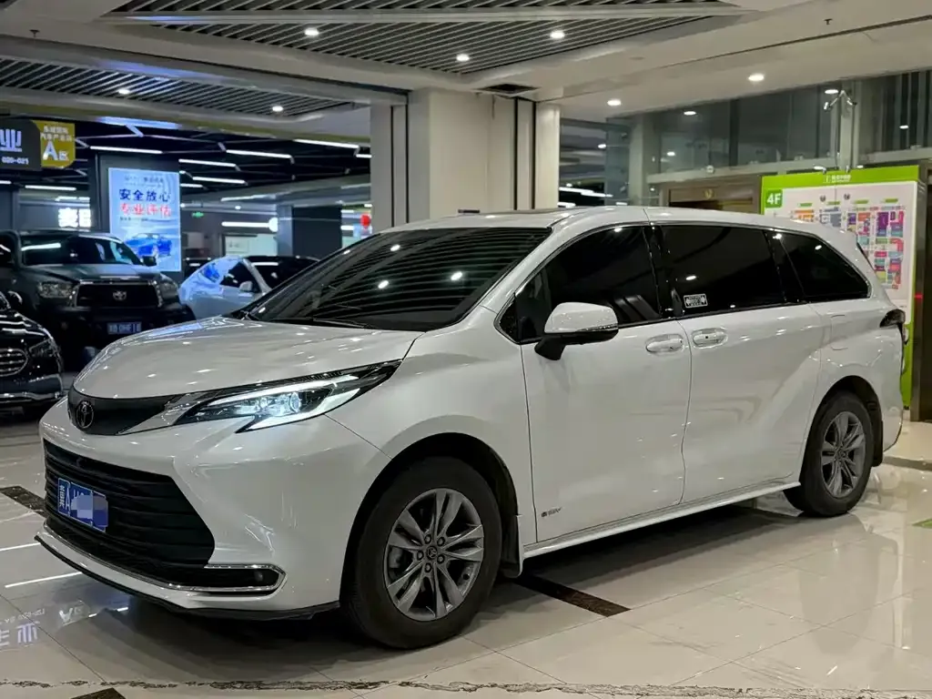 Toyota Sienna 2024 из CN, фото 1