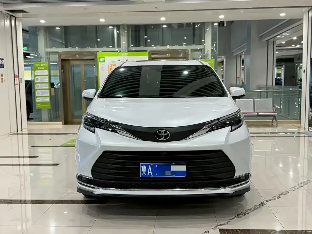 Toyota Sienna 2024 из CN, фото 9