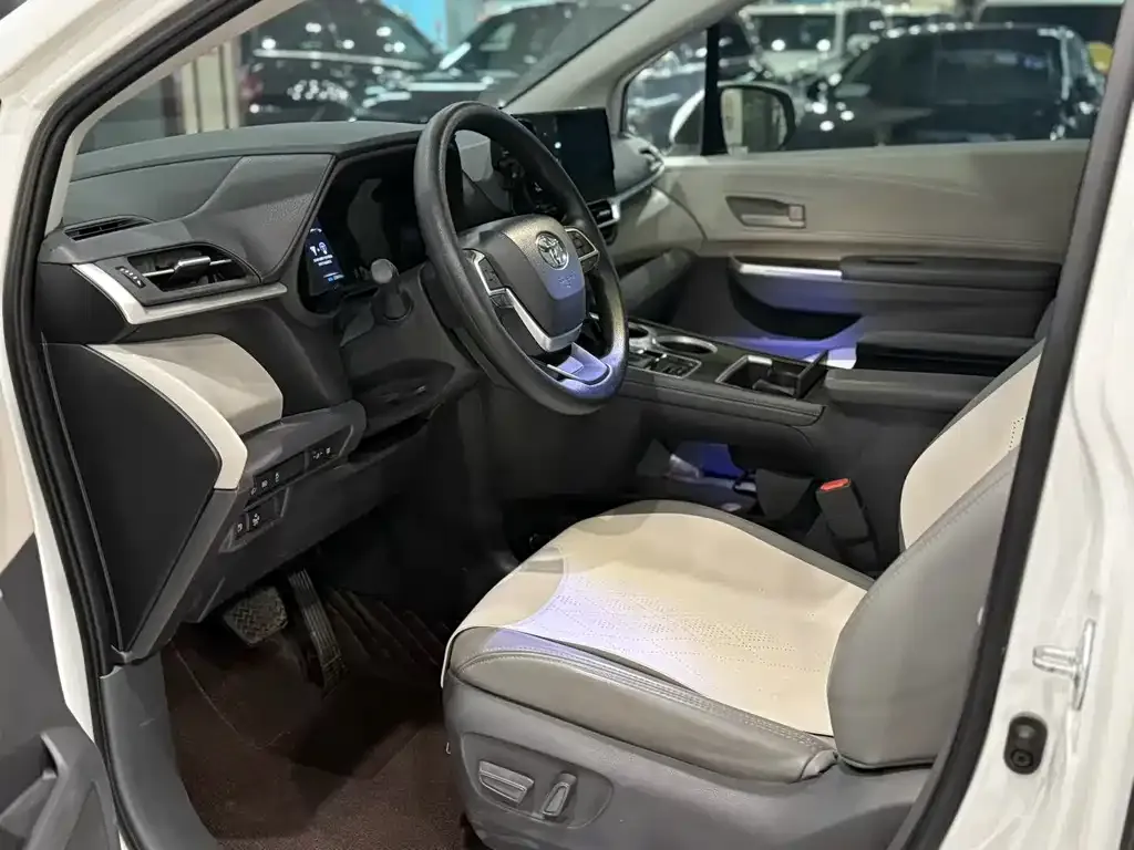 Toyota Sienna 2024 из CN, фото 7