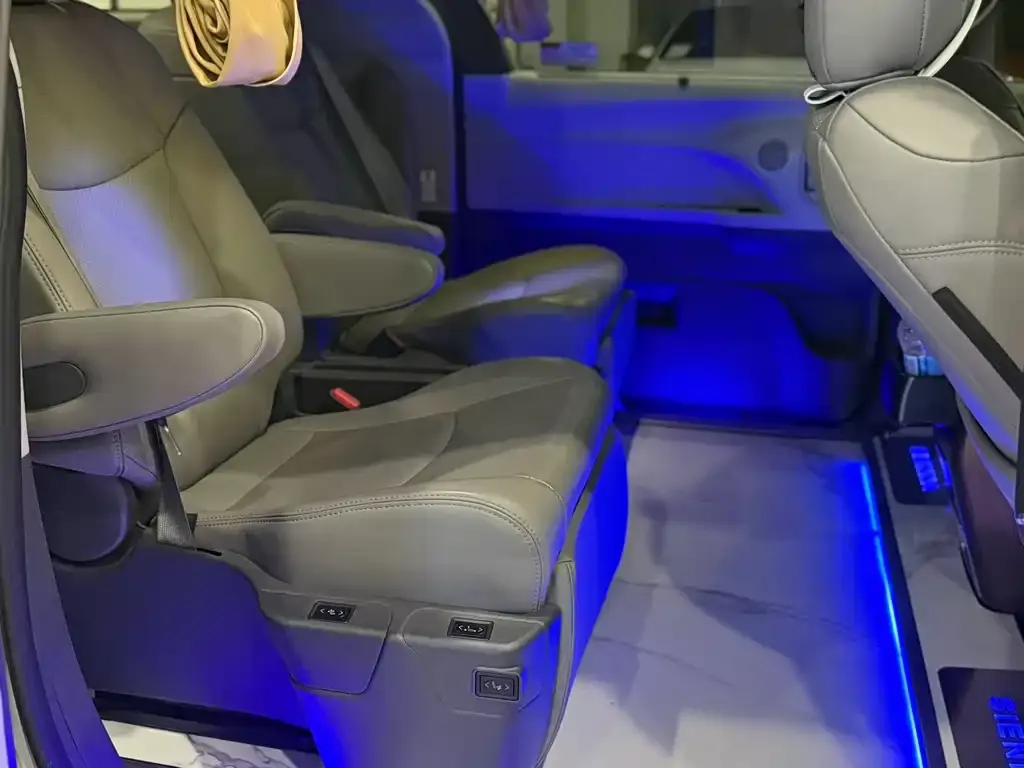 Toyota Sienna 2024 из CN, фото 3