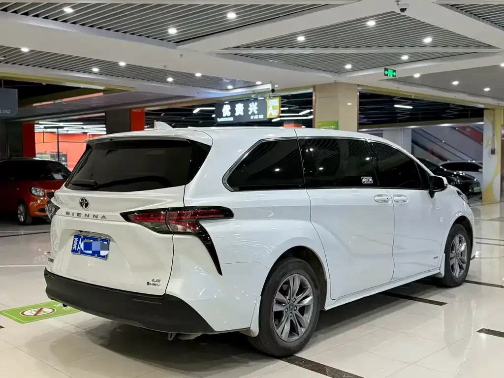 Toyota Sienna 2024 из CN, фото 8