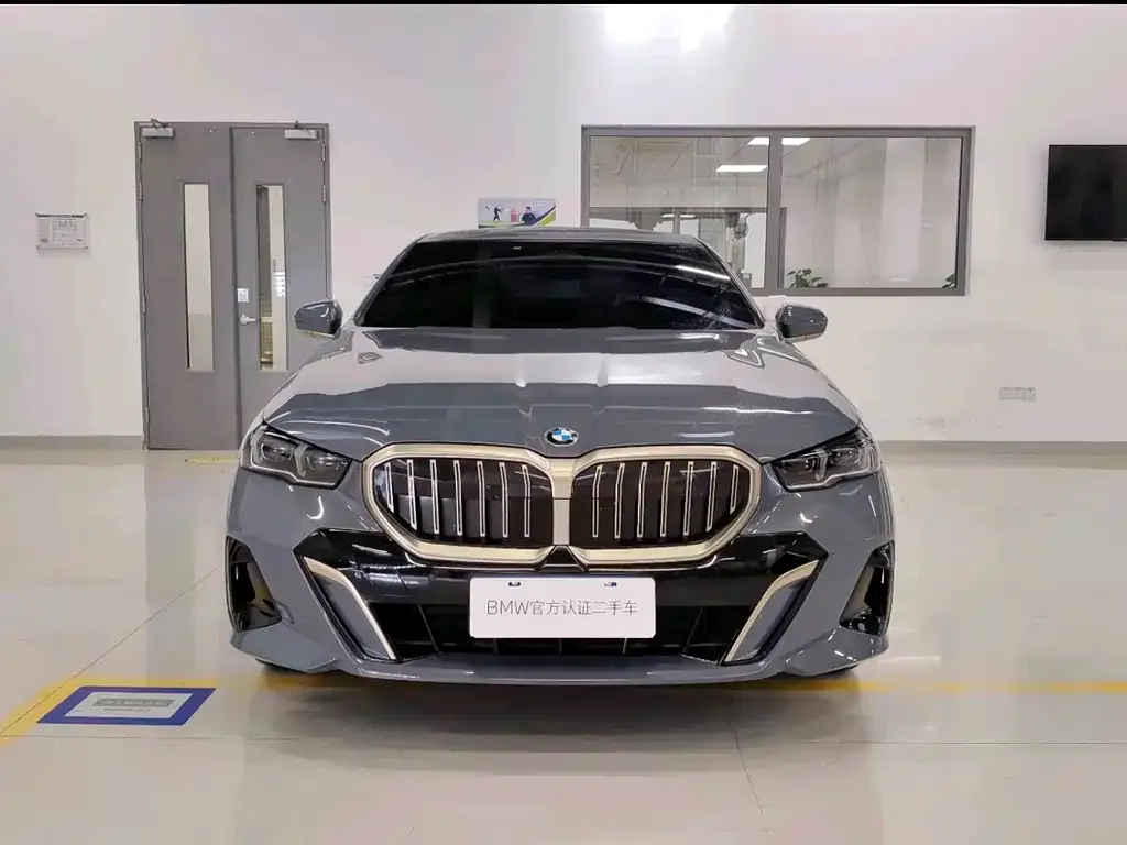 BMW 5 Series 2025 из CN, фото 2
