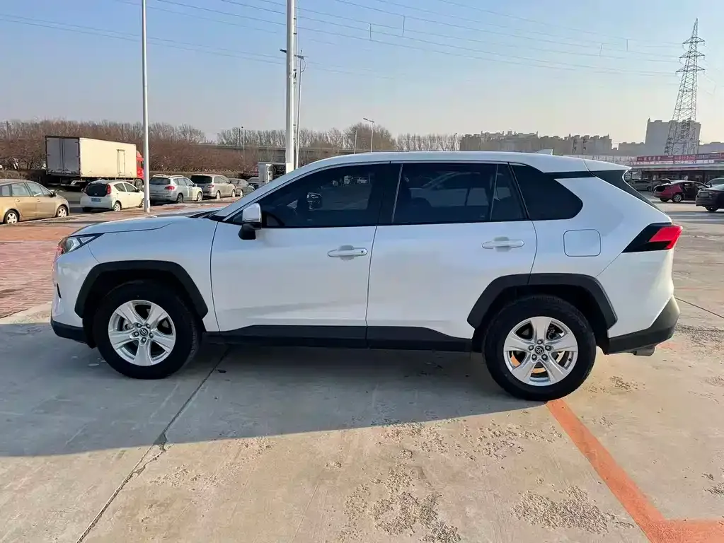 Toyota RAV4 2025 из CN, фото 9