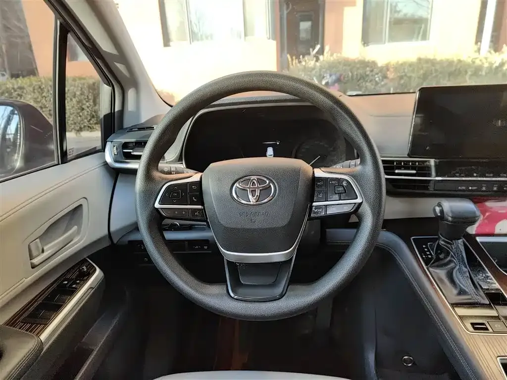 Toyota Granvia 2024 из CN, фото 3