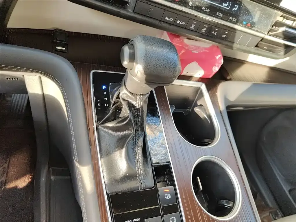 Toyota Granvia 2024 из CN, фото 10