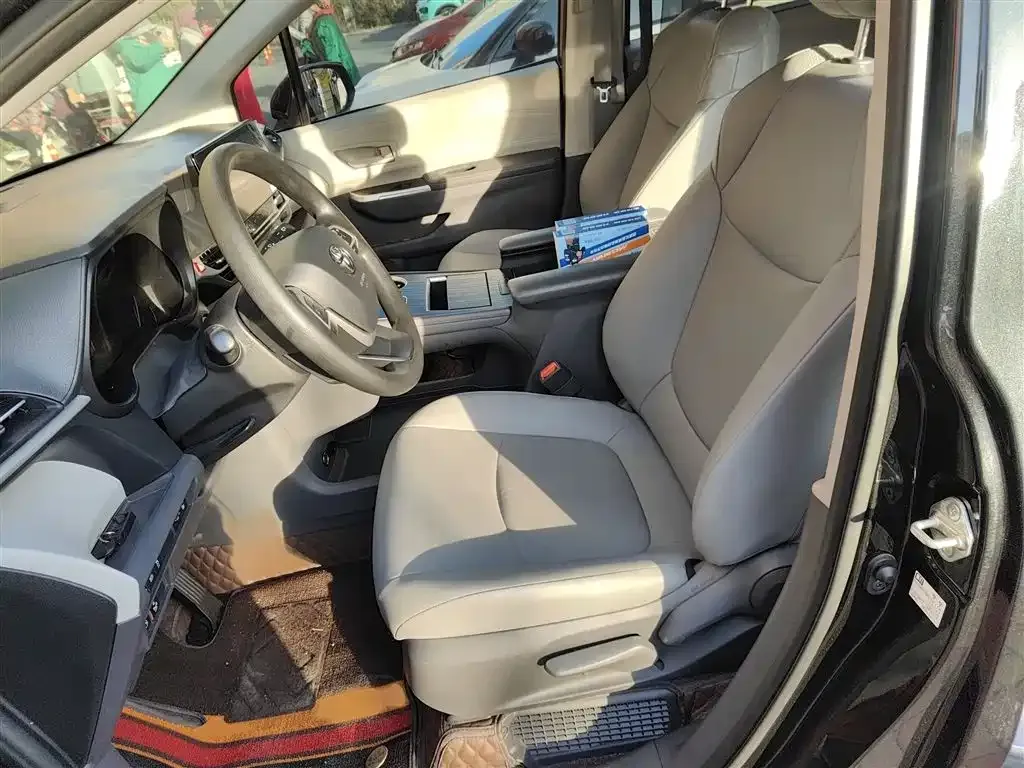 Toyota Granvia 2024 из CN, фото 8