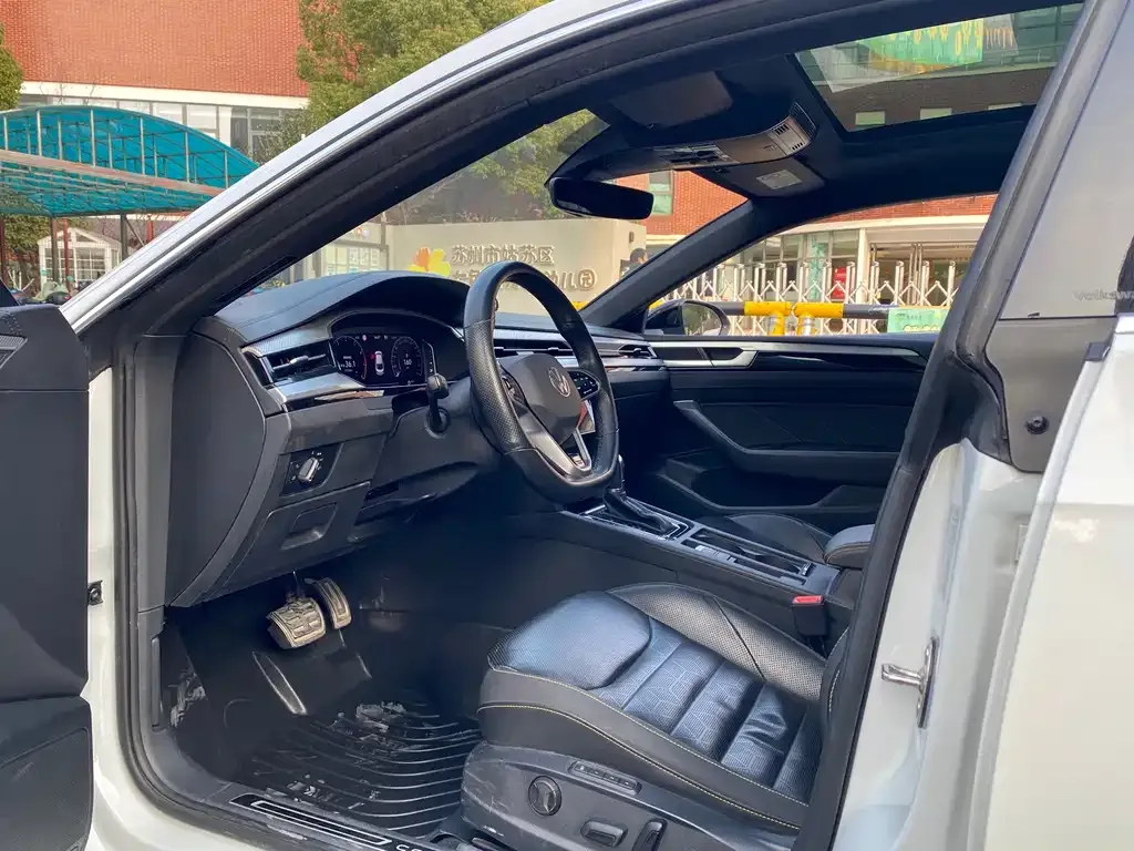 Volkswagen CC 2023 из CN, фото 2