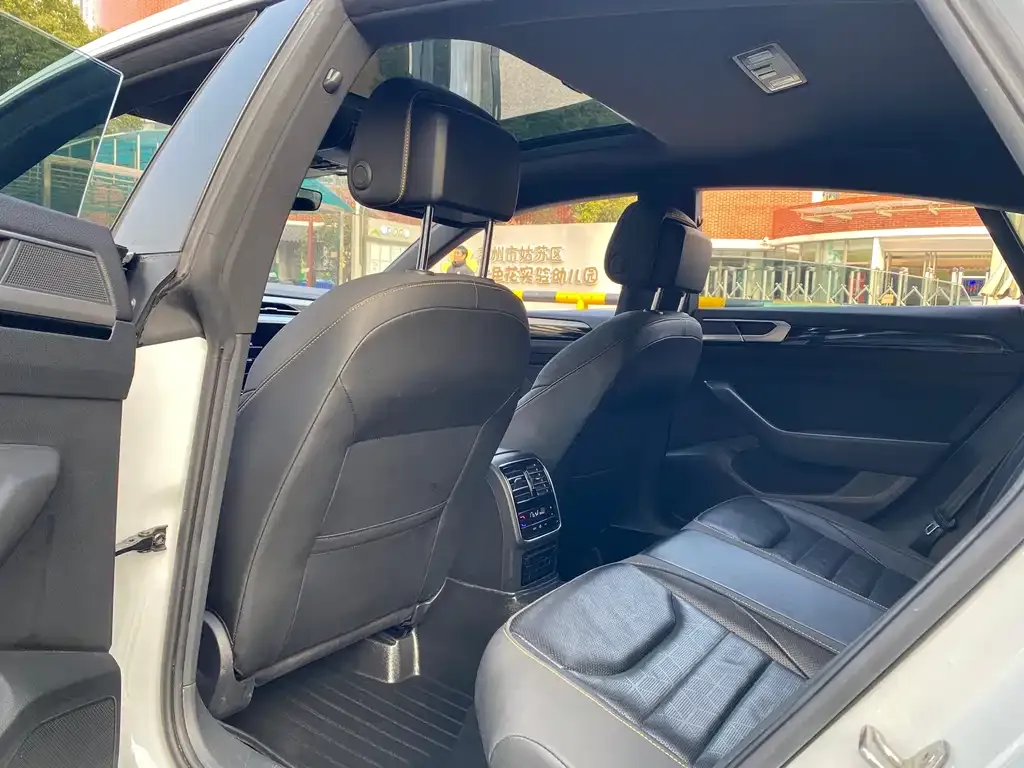 Volkswagen CC 2023 из CN, фото 9