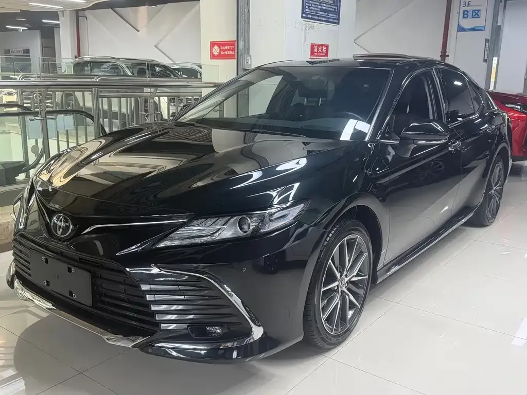 Toyota Camry 2023 из CN, фото 1