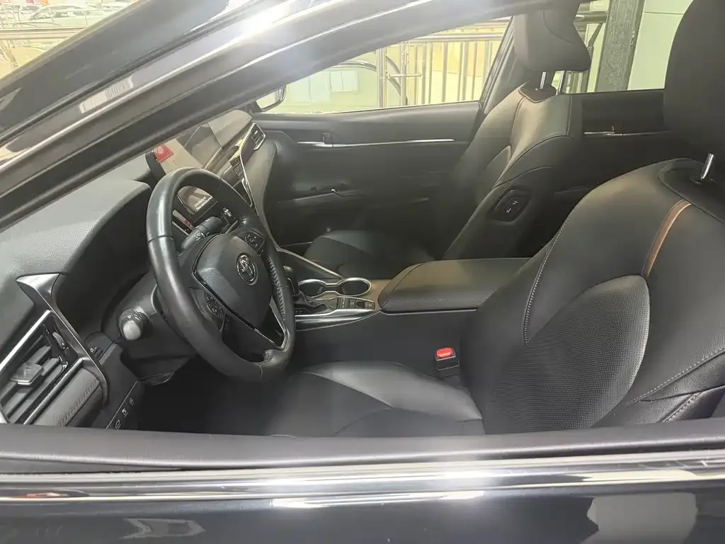 Toyota Camry 2023 из CN, фото 2