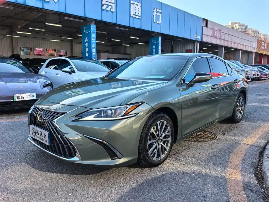 Lexus ES — фото 1